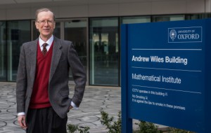 Andrew Wiles fuera del Instituto de Matemáticas de la Universidad de Oxford. Foto: John Cairns