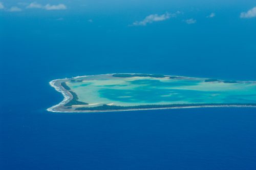 Frente al calentamiento global actual, el futuro de esta pequeña isla, llamada Tuvalú, es oscuro. Cualquier incremento adicional en la temperatura significará su hundimiento.